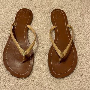 Authentic Tory Burch sandals nude patent leather.